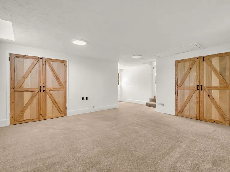 138 Carriage Dr — Photo 13