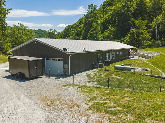 3rd image of 622 Earls Hollow Rd