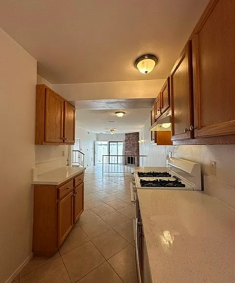 22865 Del Valle St — Photo 10