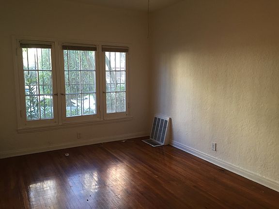 5th image of 329 S Cloverdale Ave APT 1