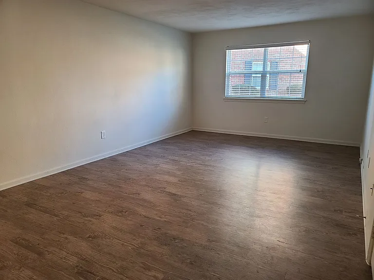 Eastwind Apartments — Photo 31