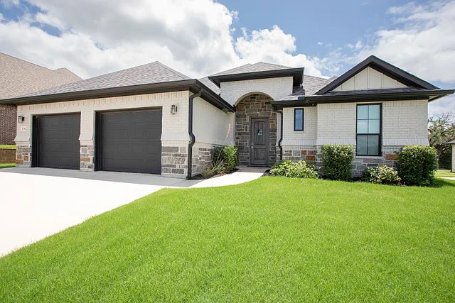 176 Lakeview Cir