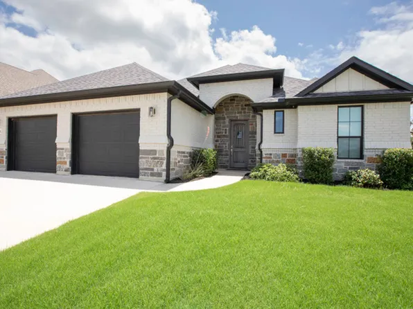 176 Lakeview Cir, Pilot Point, TX 76258