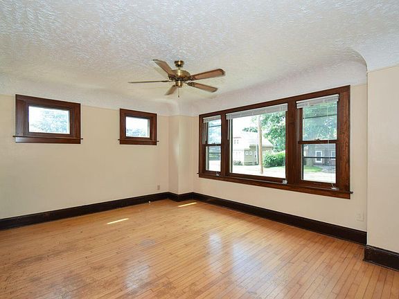 3rd image of 1835 E Howard Ave