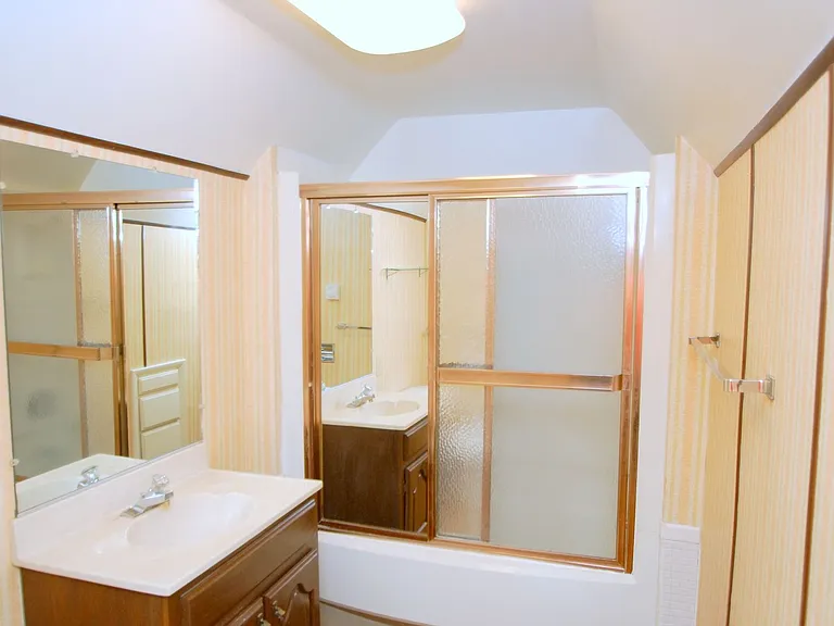 312 E Washington St #C — Photo 6