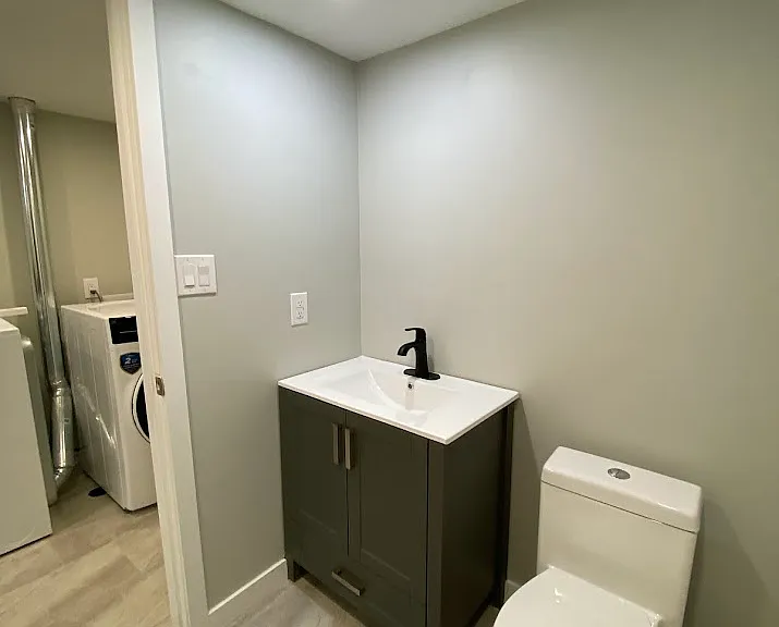 203 Elmwood Ave E — Photo 14