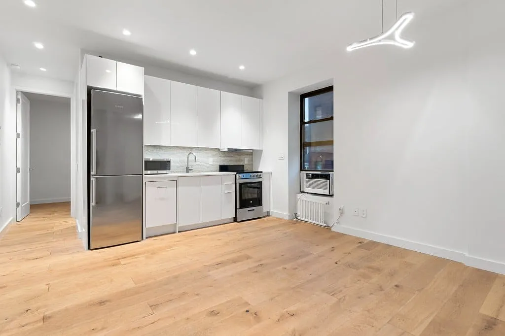 503 West 22nd Street — Photo 2