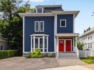 202 Crafts St #202, Newtonville, MA 02460