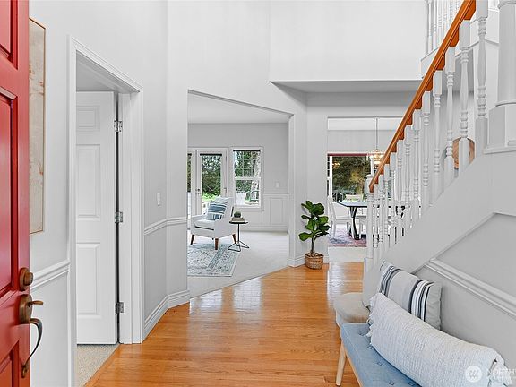 4th image of 919 Cherry Avenue NE