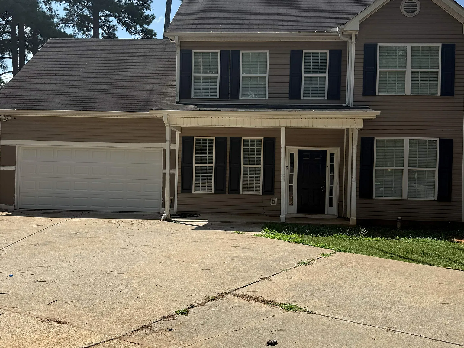 4 bed, 2300 sqft, $2,550 — Photo 2