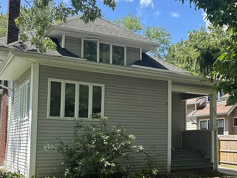 110 Chateau Ter — Photo 1