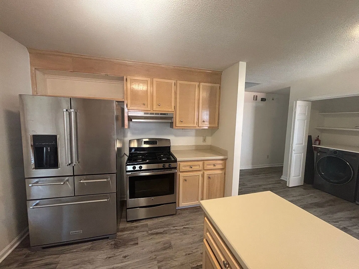 3 Bedroom 2 Bath in rosewood — Photo 4