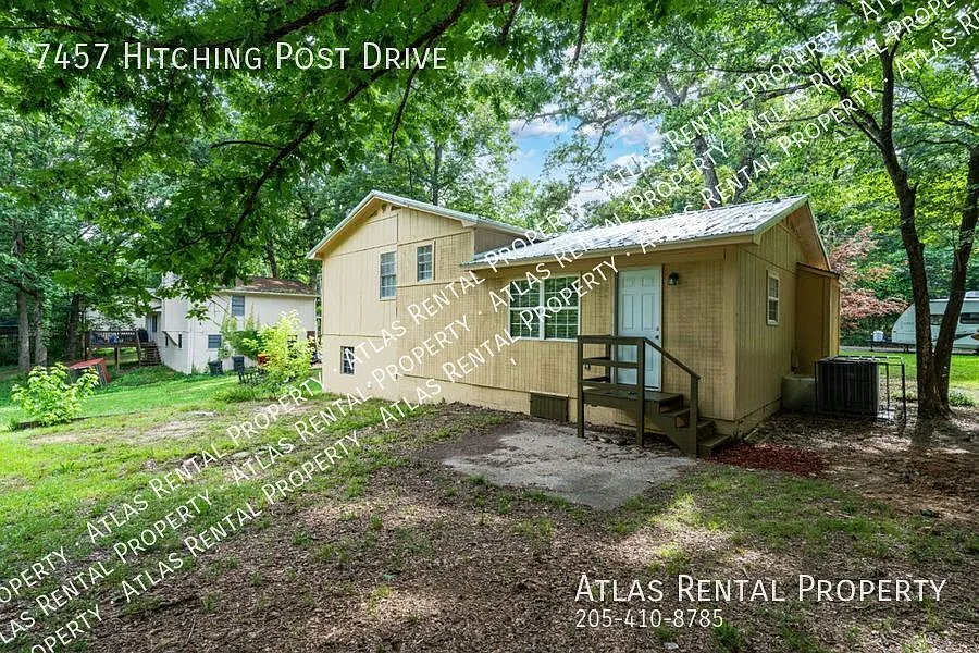 Move-In Ready 3BR Home with Modern Updates & Extra Living Space! — Photo 4