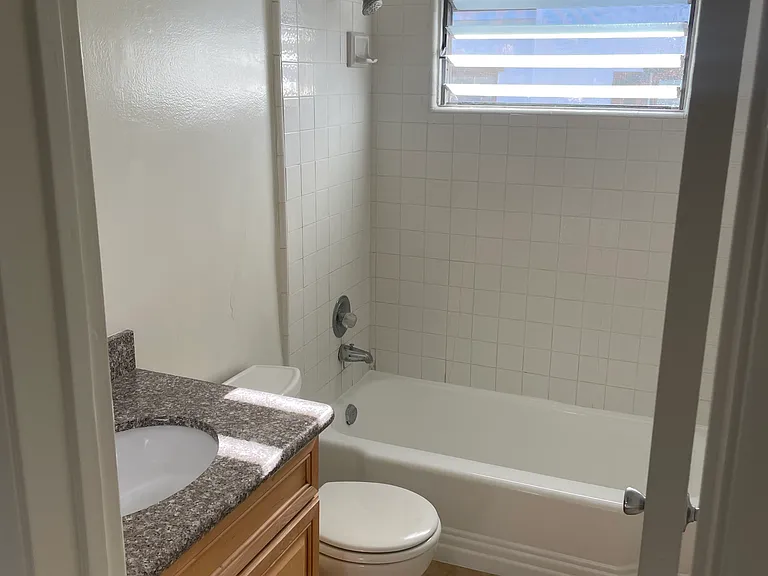 1031 Arcadia Ave — Photo 4