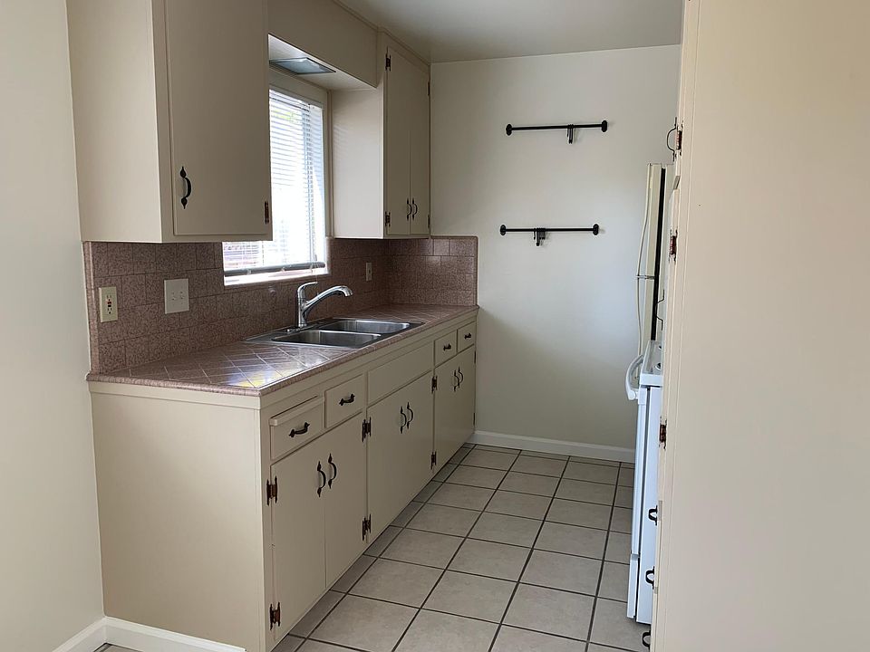 1st image of 706 Mariposa Ave APT 1