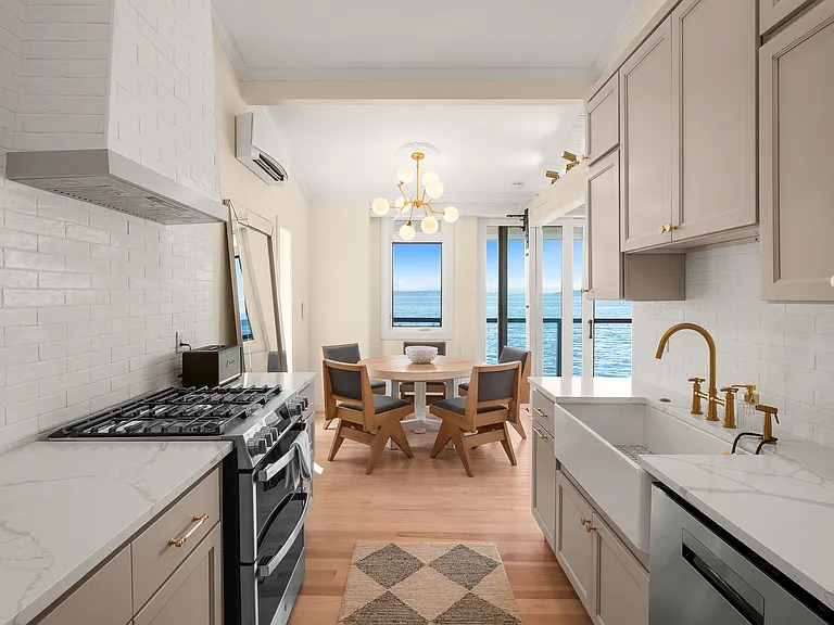4701 Beach Dr SW — Photo 19
