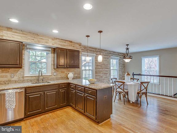 3rd image of 7312 Mallory Cir
