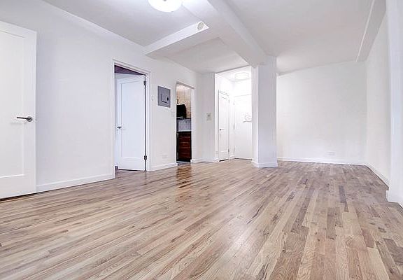 5th image of 10 W 74th St APT 1B