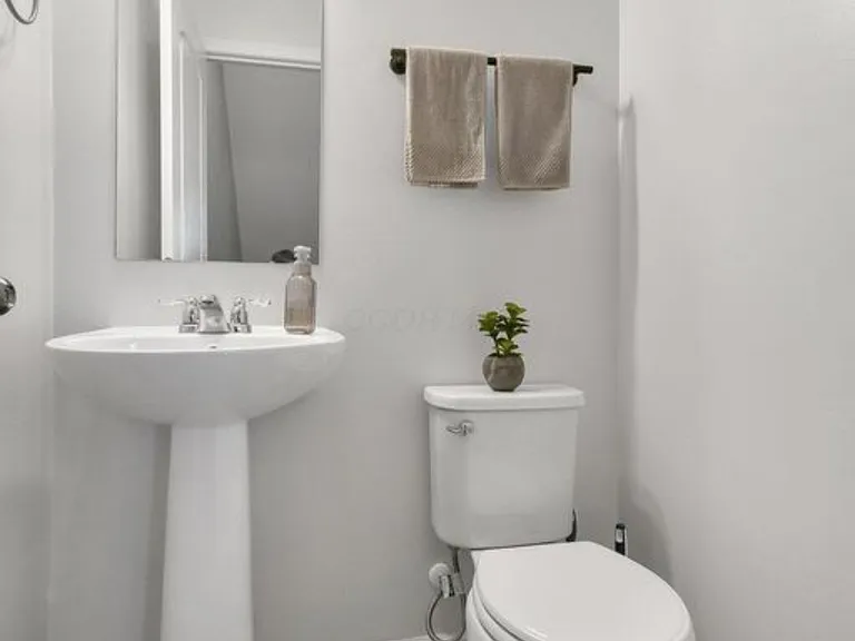 389 Laurel Creek St — Photo 7