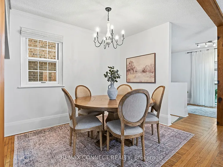 60 Woodbury Rd — Photo 13