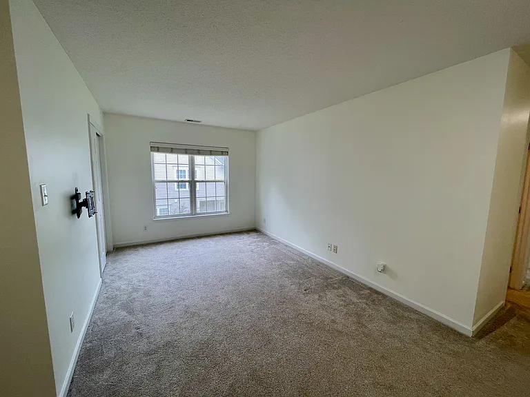112 Student Pl — Photo 16
