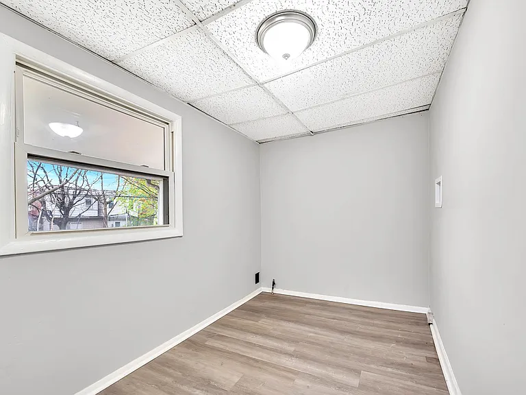 21 Adella Ave — Photo 10