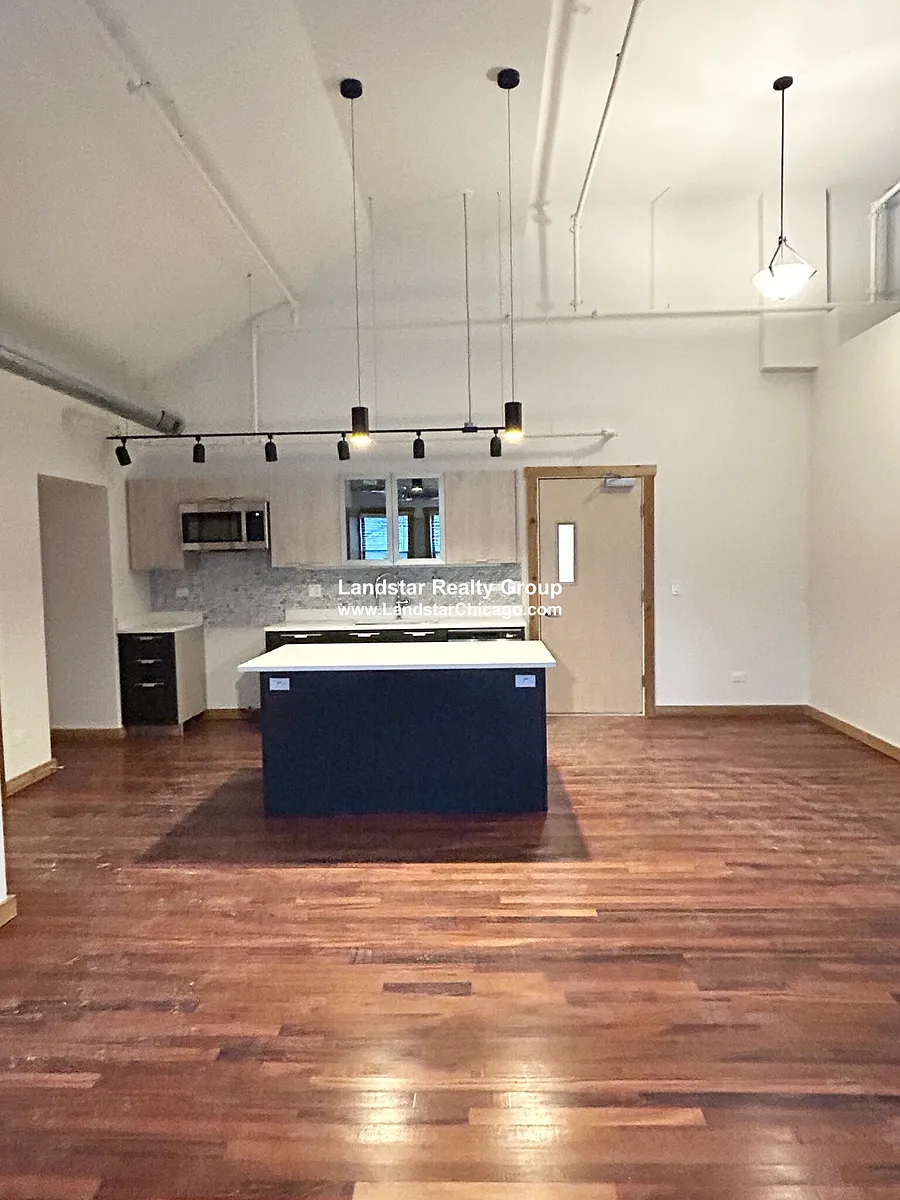 Building Photo - 4611 S Ellis Ave #301