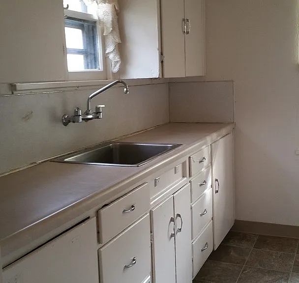 2740 E St — Photo 2