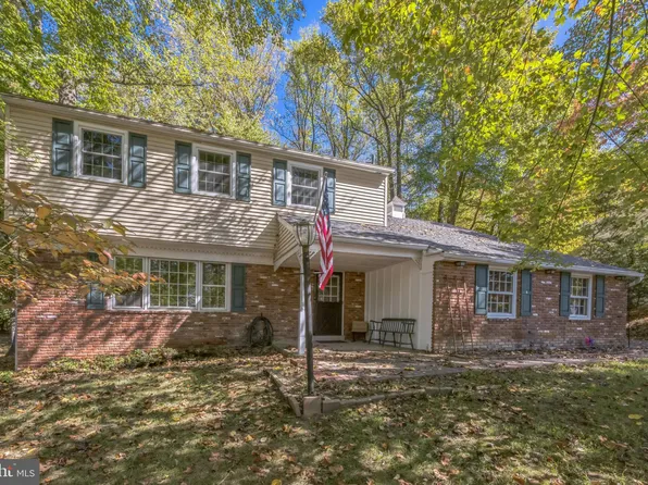 51 Wood Stream Dr, Langhorne, PA 19053