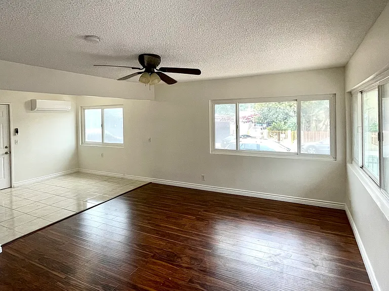 4553 Huntington Dr N #FRONT — Photo 3