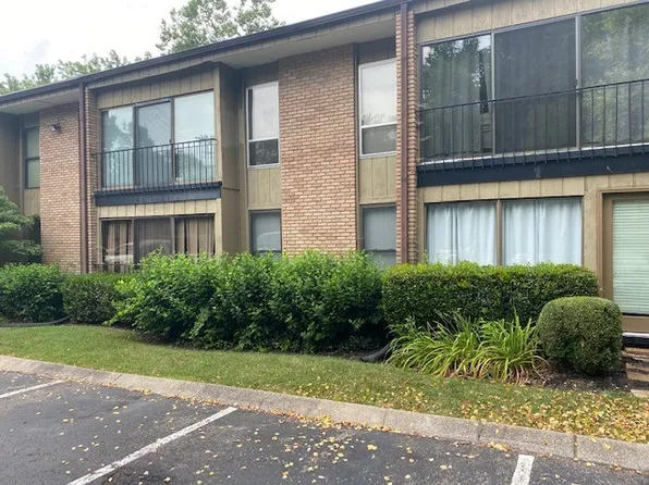 116 Harding Pl #D5, Nashville, TN 37205