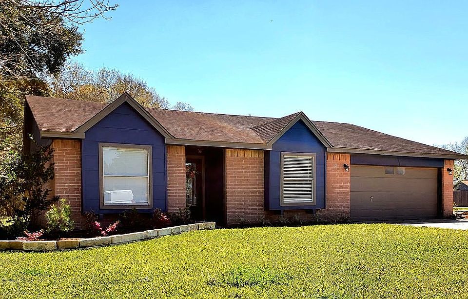 1st image of 310 Oakdale Pl