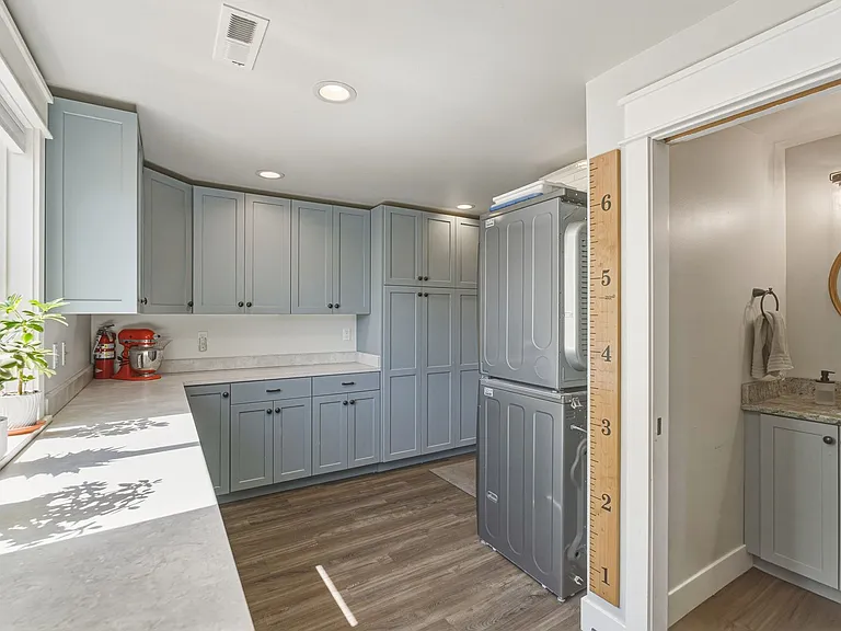 317 Meadow Dr — Photo 9