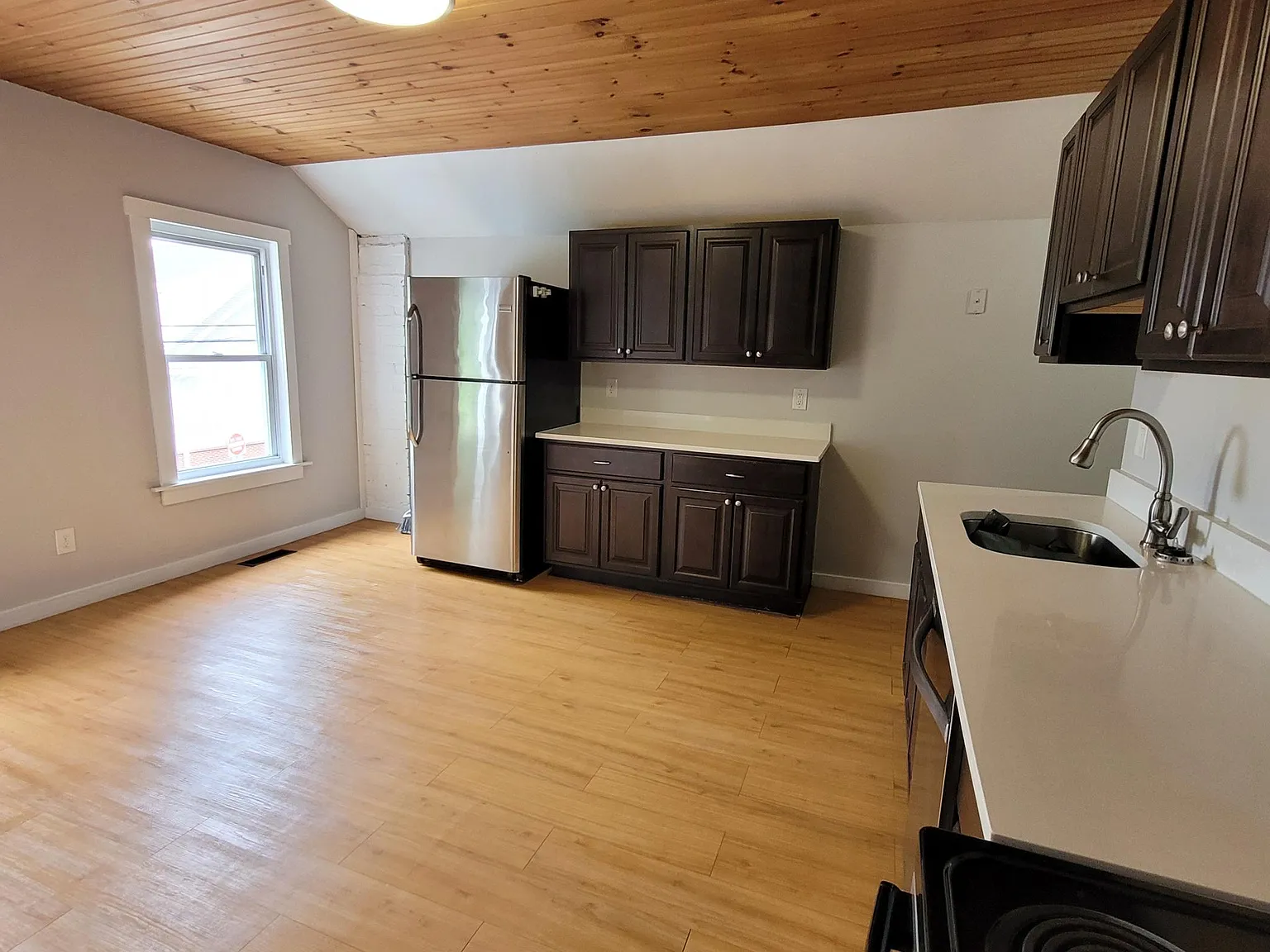 6 Howard Ave — Photo 3