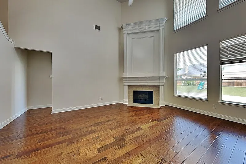 5 bed, 4.0 bath, 3421 sqft, $3,599 — Photo 2