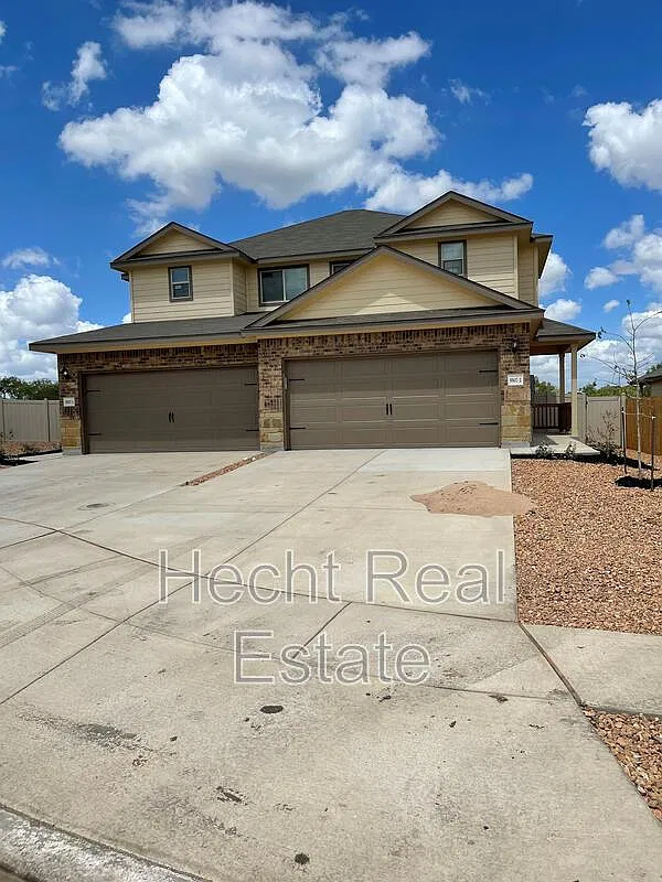 3 bed, 2.5 bath, 1370 sqft, $1,415 — Photo 2