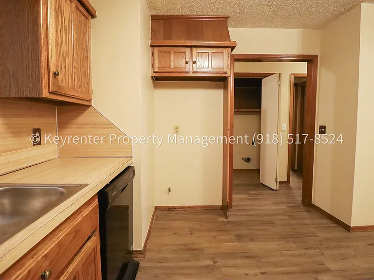 E 39th Pl Quadplex — Photo 13
