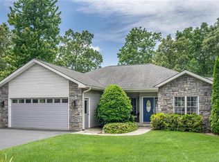 100 Dallas Dr, Hendersonville, NC 28739