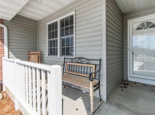 908 Bennett Ct, Walworth, WI 53184