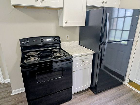 4th image of 103 Cloverdale Dr #B