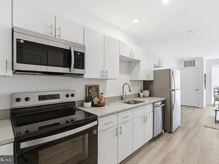 915 N Broad St #301 — Photo 7