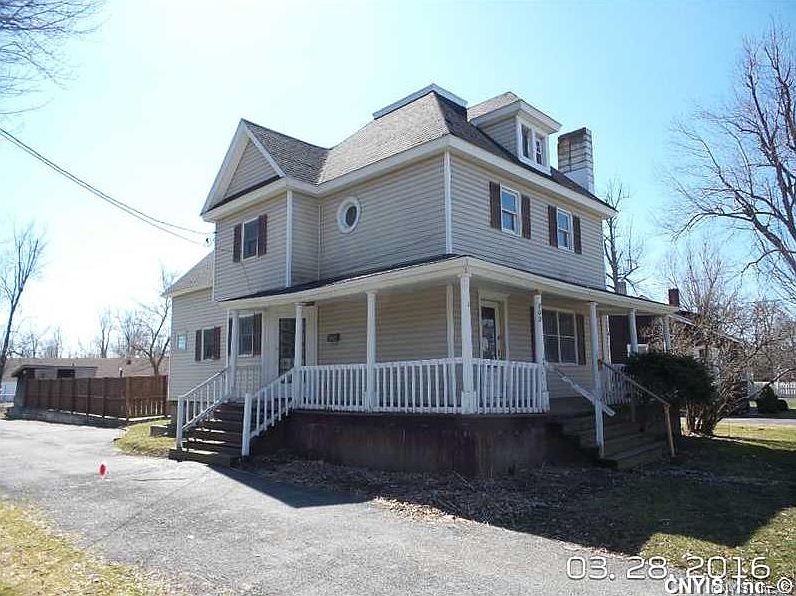 2nd image of 702 William St