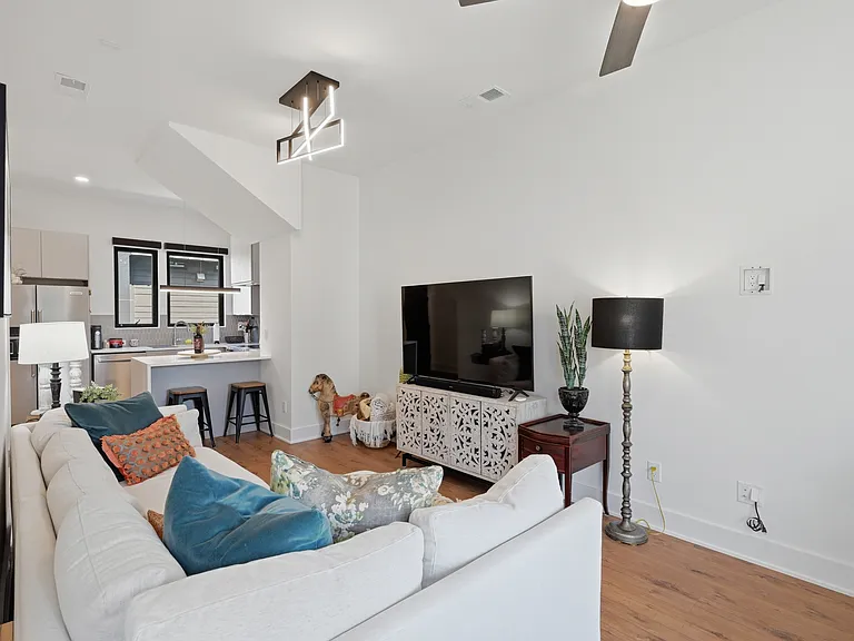 512 Gordon St — Photo 10