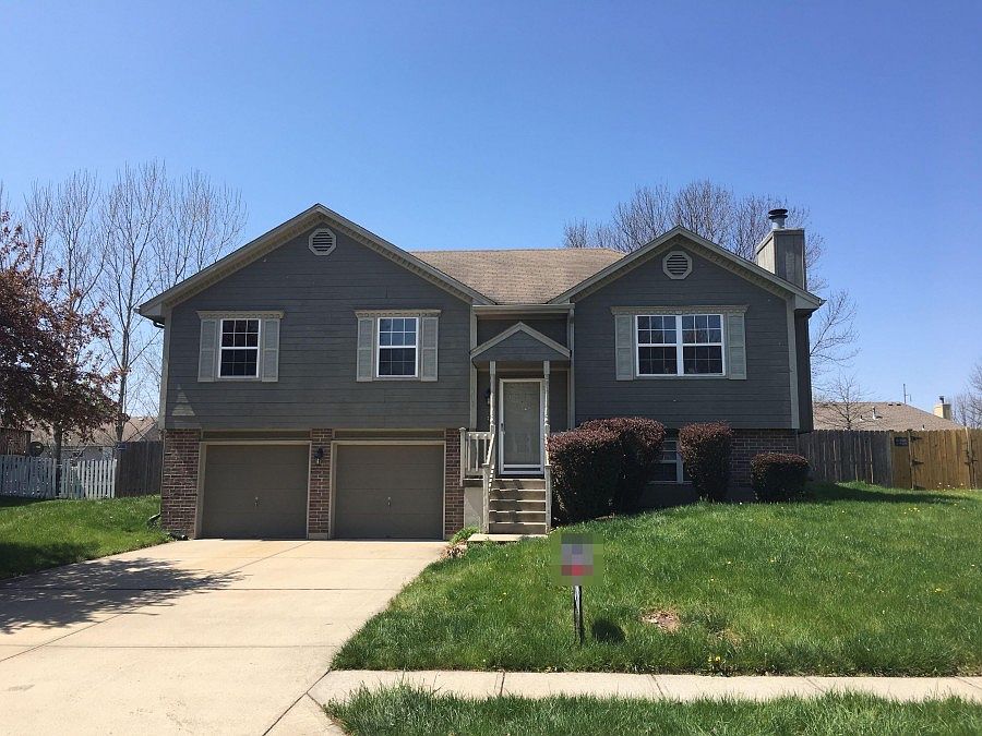1st image of 110 SW Cross Creek Dr