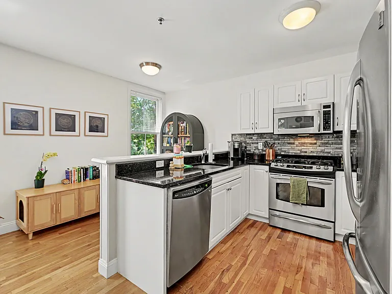 16-18 Ann St #26 — Photo 4