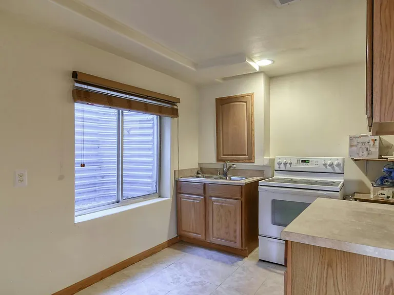16279 Hedgeway Dr — Photo 6