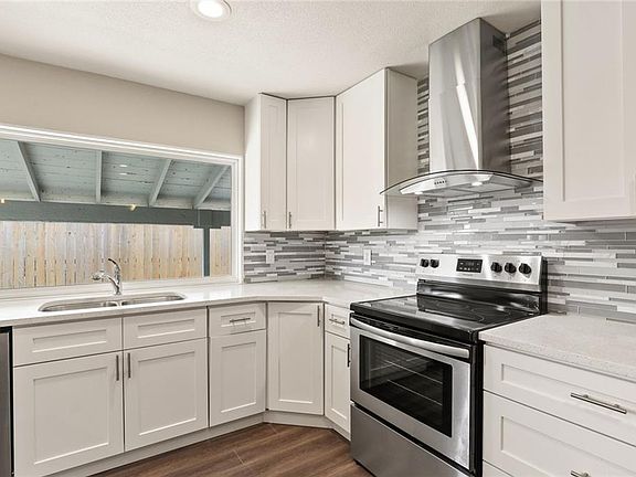 3rd image of 2806 Lindbergh Dr