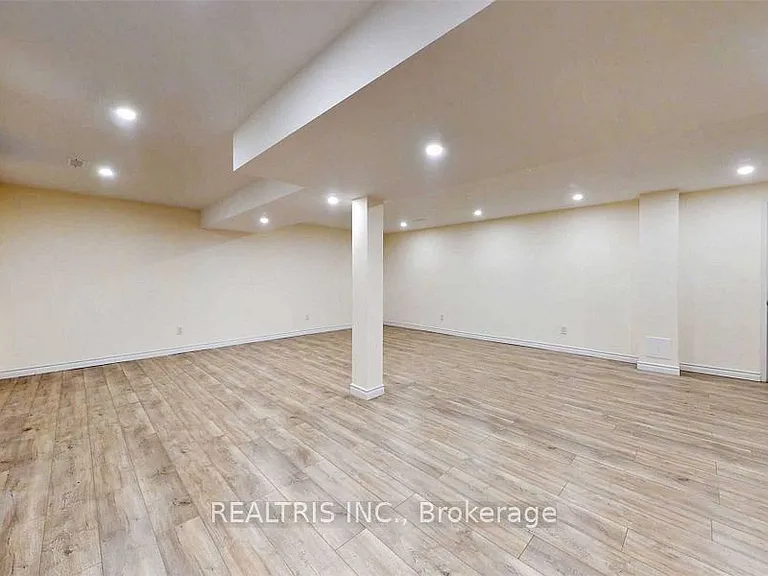 68 Gretman Cres — Photo 35