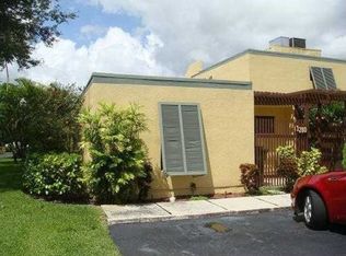 1280 E Golfview Dr, Pembroke Pines, FL 33026