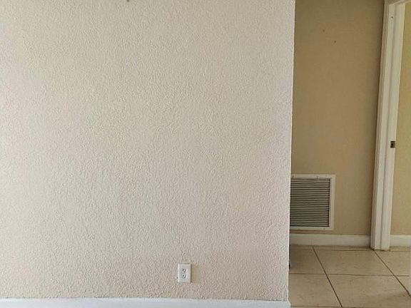 4th image of 1076 NW 86th Avenue #B-116